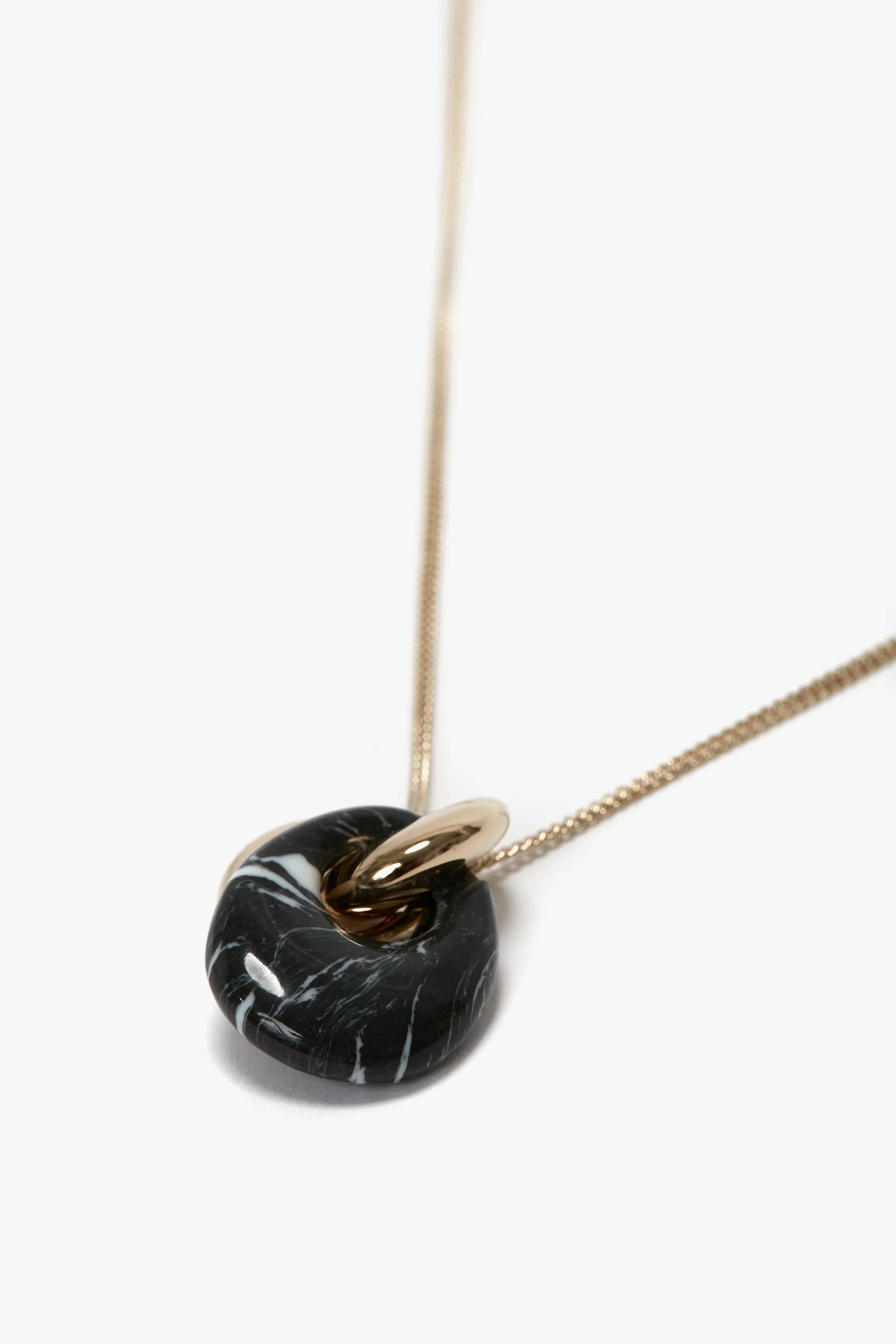 Exclusive Resin Pendant Necklace In Light Gold-Black