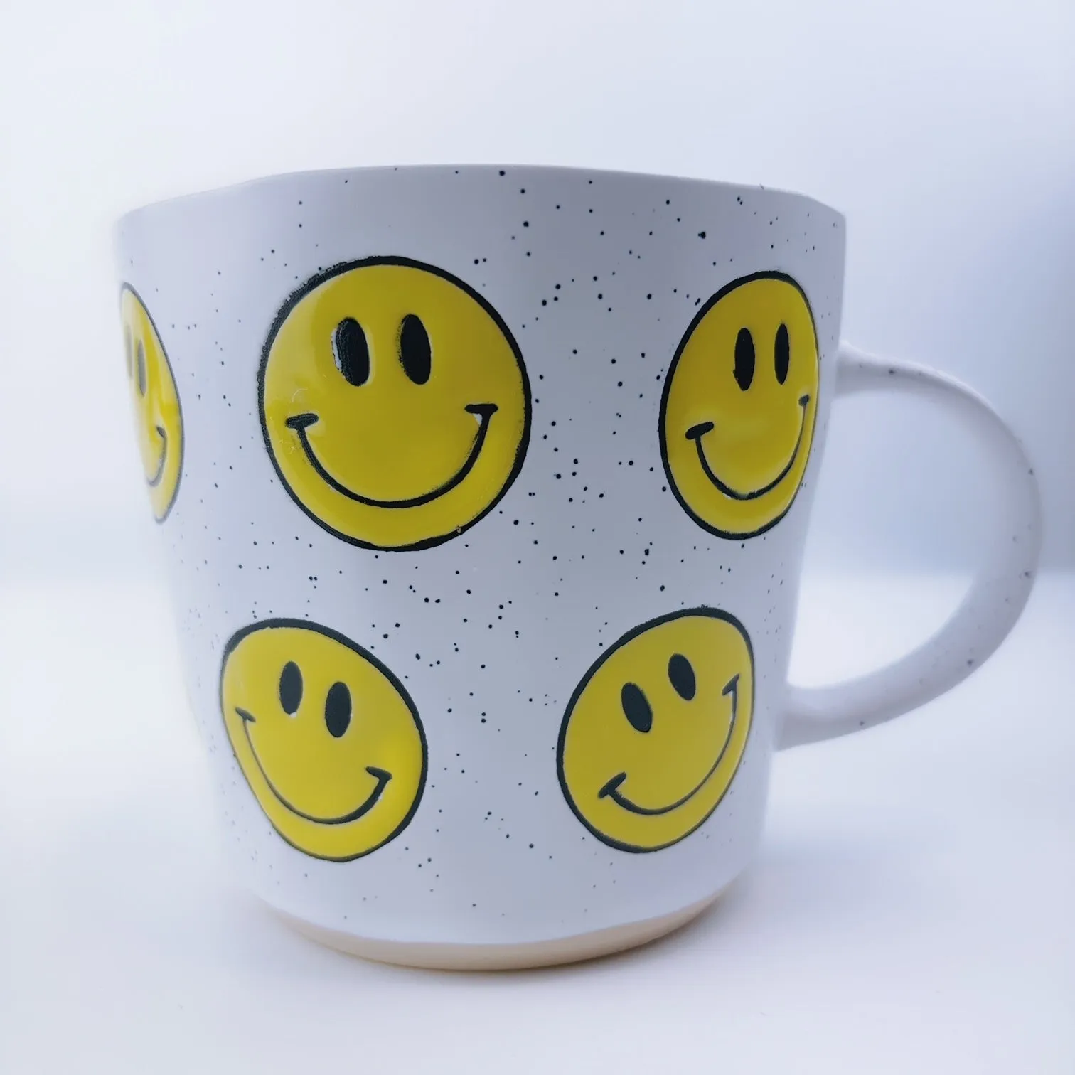 Spectrum Designz Yellow Smiley Face Coffee Mug Tea Cup 21 oz