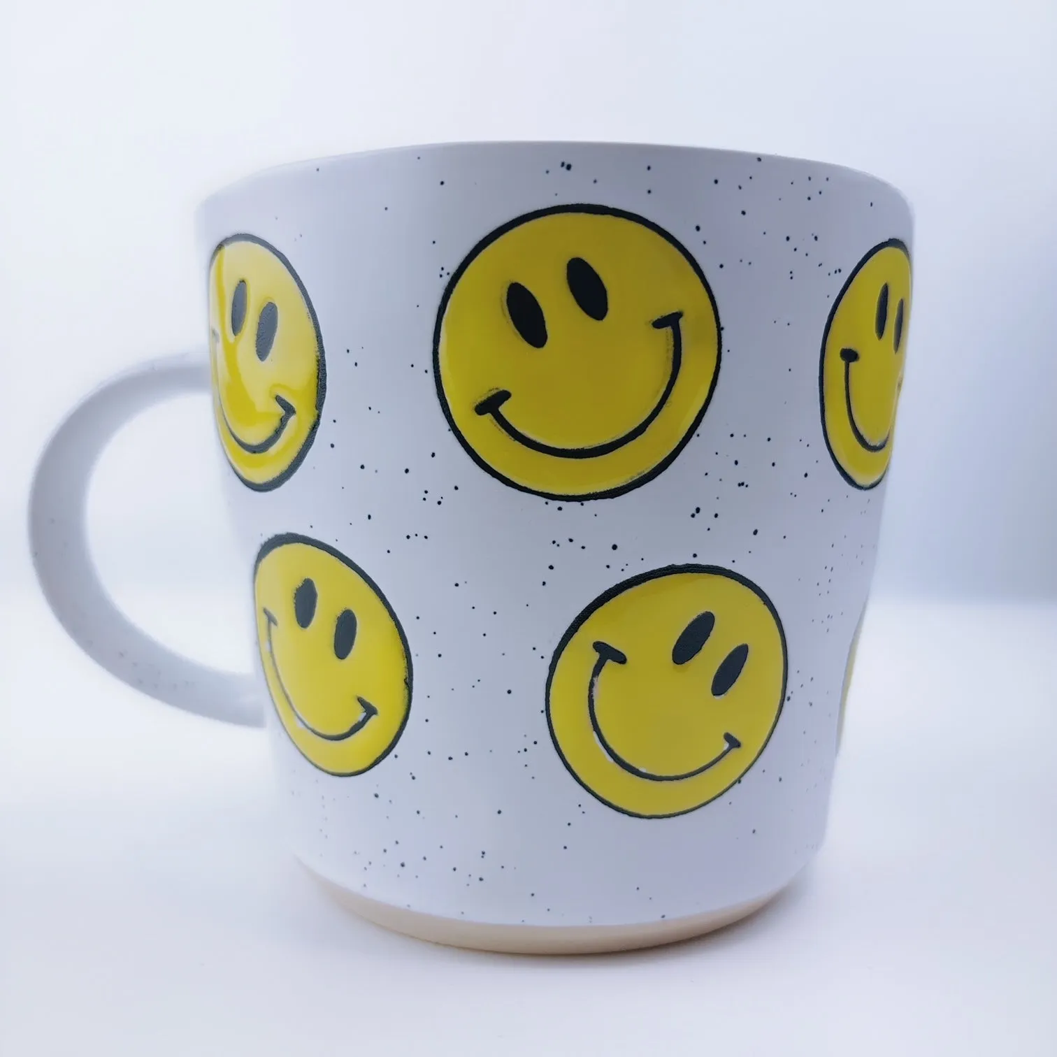 Spectrum Designz Yellow Smiley Face Coffee Mug Tea Cup 21 oz